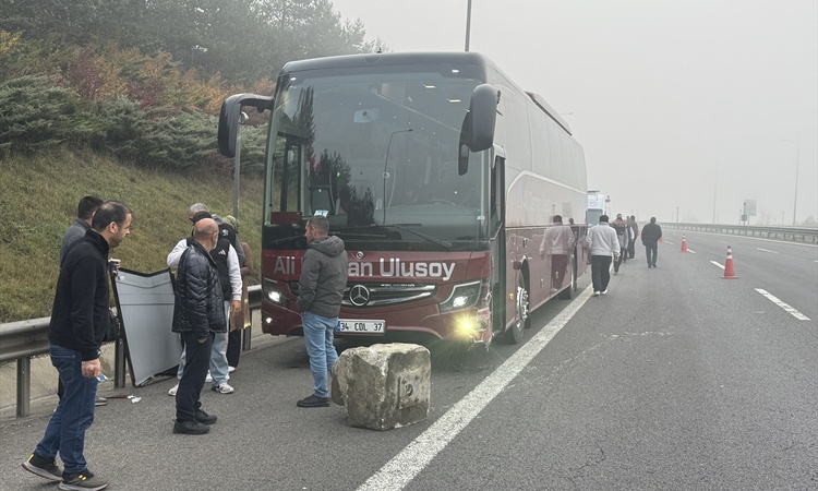 Kritik Açıklama: Bolu'da otobüs, kamyonet ve otomobilin karıştığı kazada 2 kişi yaralandı: Gelişmeler Takip Ed