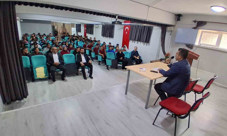 Kritik Açıklama: Bozdoğan'da öğrencilere 'Cami ve Sosyal Hayat' konferansı verildi ve Merak Edilenler