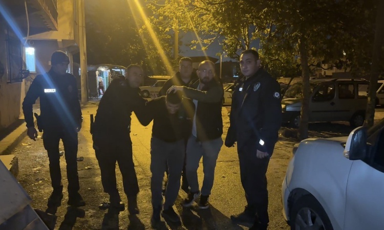 Kritik Açıklama: Bursa'da 15 yıl hapis cezası bulunan zanlı, arkadaşının ateş açtığı olayda yakalandı - Son Da