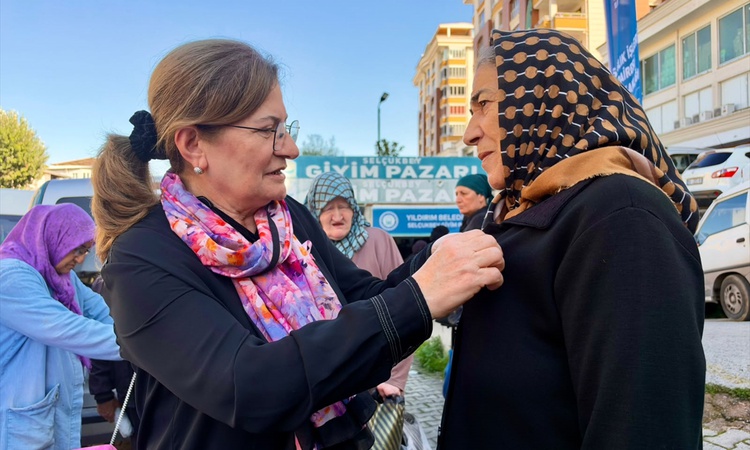 Kritik Açıklama: Bursa Büyükşehir Belediyesi meme kanseri farkındalığı için pembe kurdele dağıttı - Son Dakika