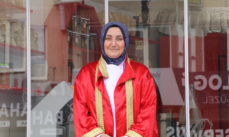 Kritik Açıklama: Canan Yaşar, Çankırı'da 39. Ahilik Haftası'nda Yılın Ahisi seçilen ilk kadın oldu