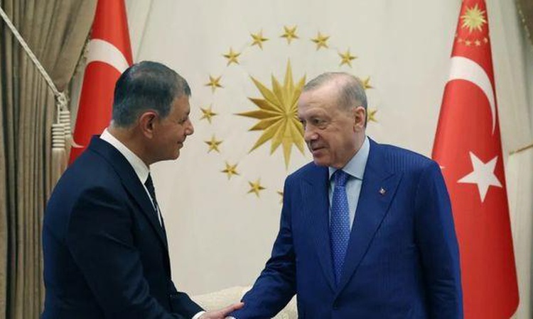 Kritik Açıklama: Cemil Tugay AK Parti'ye mi geçiyor? İzmir Büyükşehir Belediye Başkanı AK Parti'ye mi geçiyor?