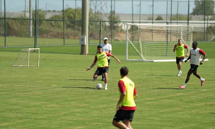 Kritik Açıklama: Çorum FK, Antalya kampında Burak Yılmaz yönetiminde çift antrenman yapıyor