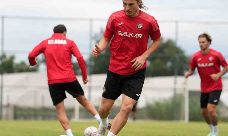 Kritik Açıklama: Çorum FK, Burak Yılmaz yönetiminde Antalyaspor'la hazırlık maçına hazırlanıyor