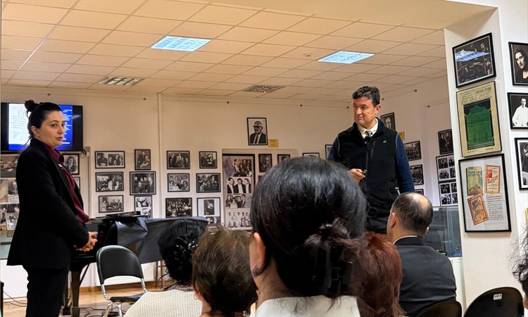 Kritik Açıklama: CSO'nun 200. yılı Tiflis'te düzenlenen söyleşide Gürcü öğrencilere anlatıldı ve Merak Edilenl