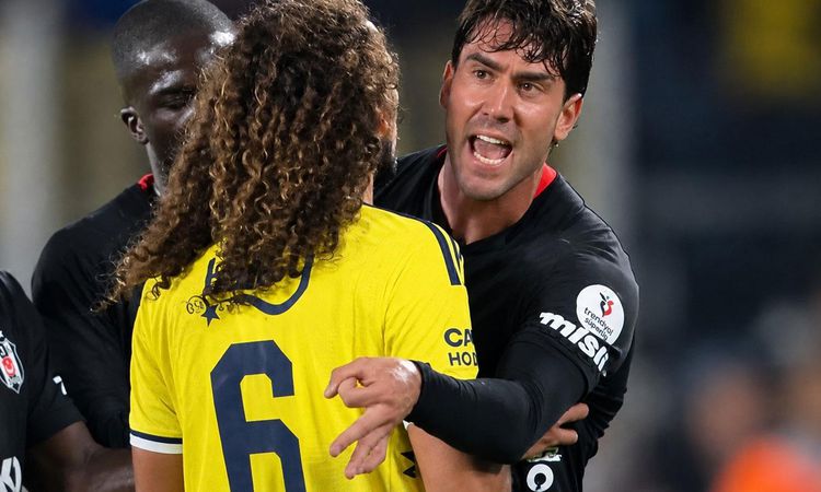 Kritik Açıklama: Derbide Vlahovic'ten olay hareket! Fenerbahçe taraftarı delirdi: Gelişmeler Takip Ediliyor