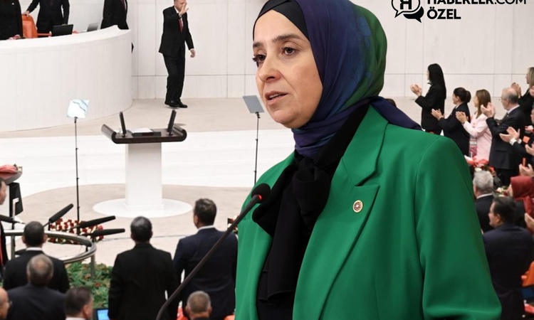 Kritik Açıklama: DEVA Partili Elif Esen'den "ayağa kalkma" tartışmasına tepki: Sığ bir tartışma ve Merak Edile
