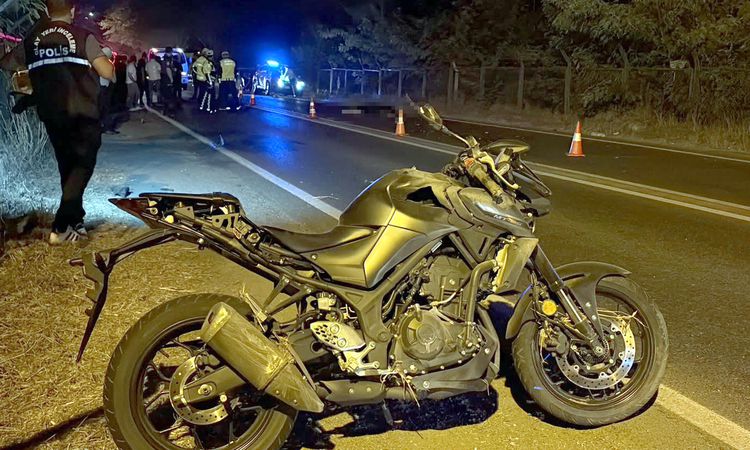 Kritik Açıklama: Devrilen motosikletten midibüsün altına savrulan sürücü yaşamını yitirdi | İşte Tüm Ayrıntıla
