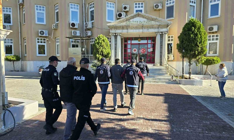 Kritik Açıklama: Didim'de makilik alanda 25 düzensiz göçmen yakalandı, İzmir'de 3 şüpheli hakkında tutuklama k