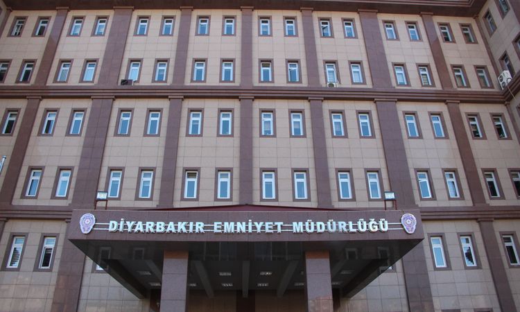 Kritik Açıklama: Diyarbakır'da kafe saldırısının şüphelisi yakalanarak gözaltına sevk edildi | İşte Tüm Ayrınt
