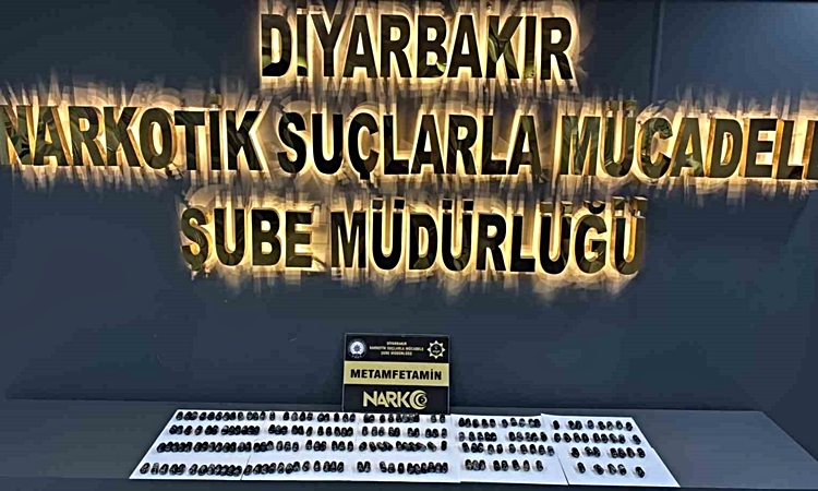 Kritik Açıklama: Diyarbakır'da midelerinde toplam 1420 gram metamfetamin taşıyan 2 kişi hakkında tutuklama kar