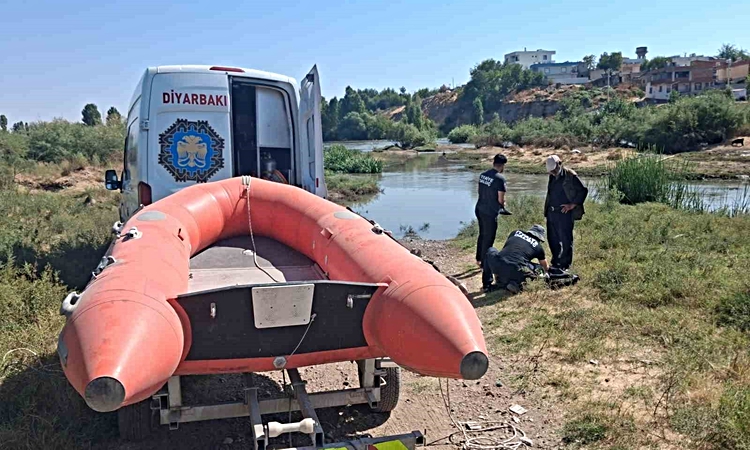 Kritik Açıklama: Diyarbakır Sur'da 3 gün mahsur kalan 52 keçi ve oğlak itfaiye ekiplerince kurtarıldı