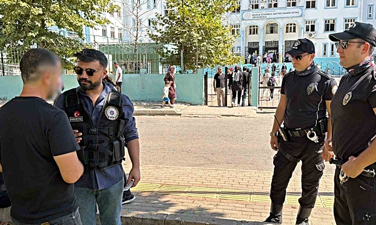 Kritik Açıklama: Diyarbakır’da yeni eğitim yılının ilk gününde okul çevrelerinde yoğun güvenlik denetimi | İşt