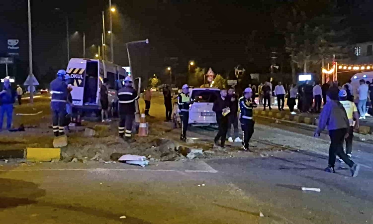 Kritik Açıklama: Düğün dönüşü feci kaza: 21 yaralı! ve Merak Edilenler