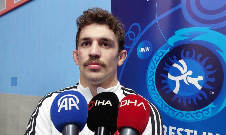 Kritik Açıklama: Dünya Güreş Şampiyonası'nda finale kalan Sarıçiçek altın madalya maçına çıkacak: Gelişmeler T