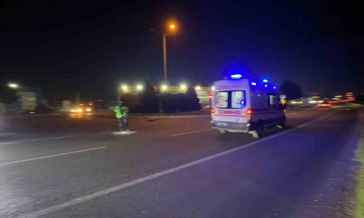 Kritik Açıklama: Düzce'de trafikte kalan ambulansa Bölge Trafik ekipleri sinyalizasyonla geçiş sağladı: Gelişm