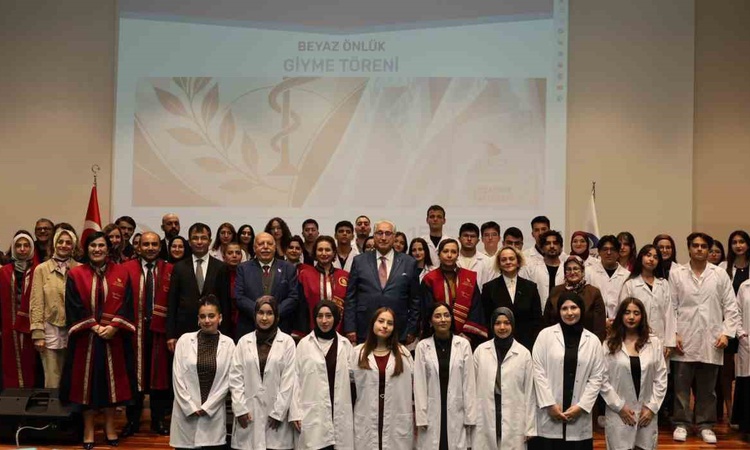 Kritik Açıklama: Düzce Üniversitesi Eczacılık Fakültesi öğrencileri törenle beyaz önlük kuşandı - Son Dakika B