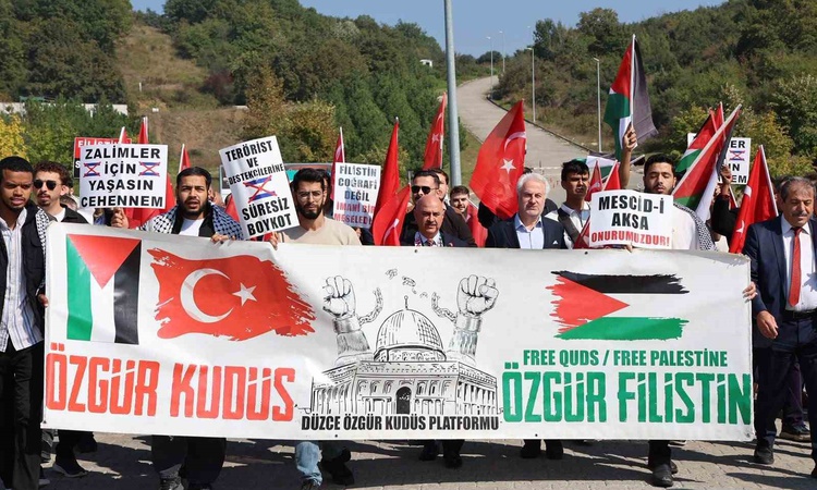 Kritik Açıklama: Düzce Üniversitesi'nde Filistin'e destek yürüyüşüne Rektör Nedim Sözbir katıldı - Son Dakika