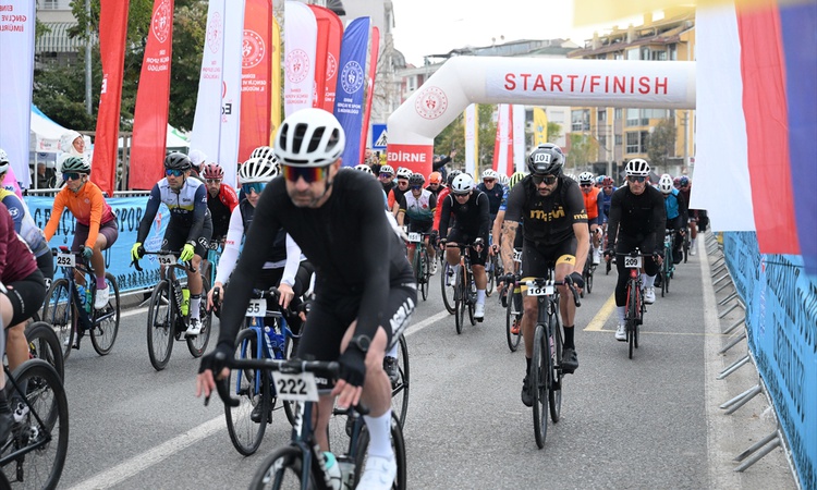 Kritik Açıklama: Edirne'de 17. Cumhuriyet Kupası Bisiklet Yol Yarışı'na 120 sporcu katıldı ve Merak Edilenler