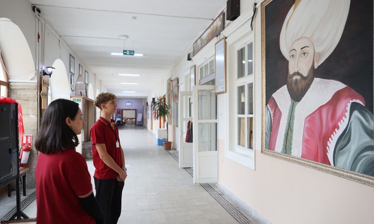 Kritik Açıklama: Edirne'de 1893'te inşa edilen tarihi binada 1. Murat Anadolu Lisesi eğitim veriyor - Son Daki