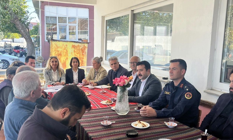 Kritik Açıklama: Edirne Enez'de kaymakam Vakıf köyünü ziyaret etti, belediye anız yasağını hatırlattı | İşte T