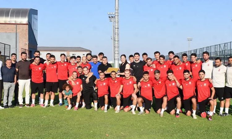 Kritik Açıklama: Efsane Sporcu Yasemin Adar Yiğit'ten Balıkesirspor'a Ziyaret - Son Dakika Bilgileri