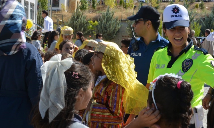 Kritik Açıklama: Elazığ Palu'da polis, okul çevresi ve servis araçlarını denetledi - Son Dakika Bilgileri