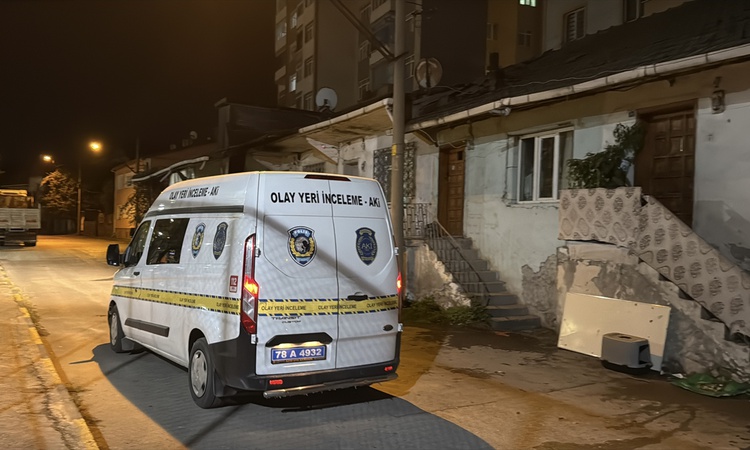 Kritik Açıklama: Erkek arkadaşını bıçakla ağır yaraladığı iddia edilen şüpheli Karabük'te hakkında tutuklama k