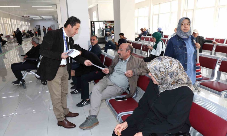 Kritik Açıklama: ERÜ Hastanelerinde 26 Ekim Hasta Hakları Günü için bilgilendirme standı açıldı ve Merak Edile