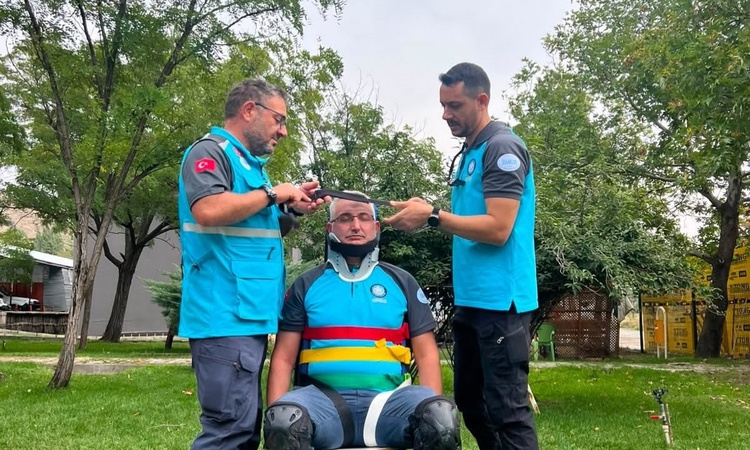 Kritik Açıklama: Erzincan'da 20 UMKE gönüllüsü temel ve medikal kurtarma eğitimi aldı ve Merak Edilenler