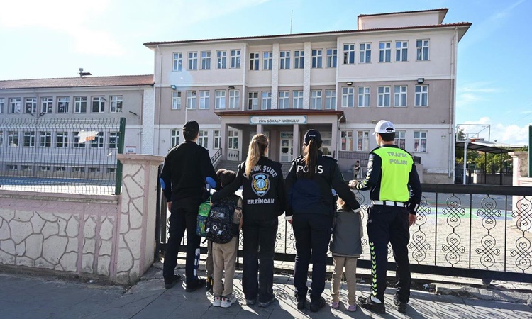 Kritik Açıklama: Erzincan'da okul çevresi denetiminde 4 servis ve 28 sivil araç kontrol edildi | İşte Tüm Ayrı