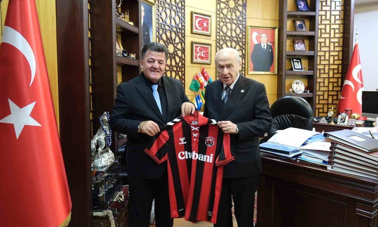 Kritik Açıklama: Erzincanspor yönetimi, MHP Genel Başkanı Bahçeli'yi ziyaret edip forma takdim etti