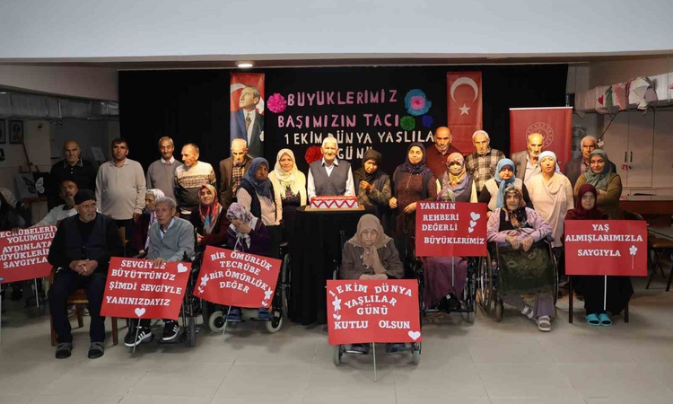 Kritik Açıklama: Erzurum'da 1 Ekim Dünya Yaşlılar Günü yürüyüşünde büyüklerle pasta kesildi ve Merak Edilenler