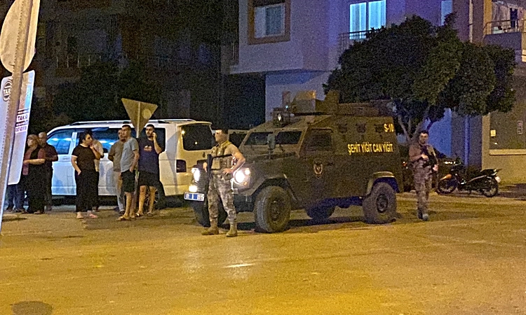 Kritik Açıklama: Eski eşini öldürüp, oğlunu yaraladıktan sonra kendi yaşamına son verdi: Gelişmeler Takip Edil