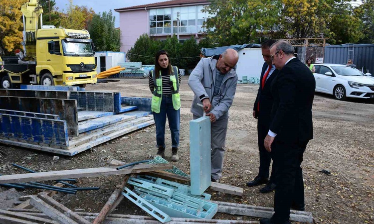 Kritik Açıklama: Eskişehir İl Milli Eğitim Müdürü Aydın, yapımı süren iki okulun inşaatını inceledi - Son Daki