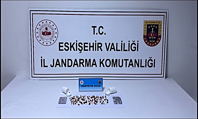 Kritik Açıklama: Eskişehir’de otobüsle yolculuk yapan kişinin üzerinden sentetik hap ele geçirildi - Son Dakik