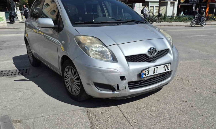 Kritik Açıklama: Eskişehir Tepebaşı'nda motosiklet sürücüsü otomobille çarpışıp yaralandı: Gelişmeler Takip Ed