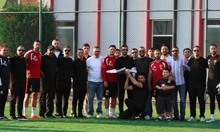 Kritik Açıklama: Eskişehirspor Taraftarlar Birliği’nden takıma ve teknik ekibe ziyaret ve Merak Edilenler