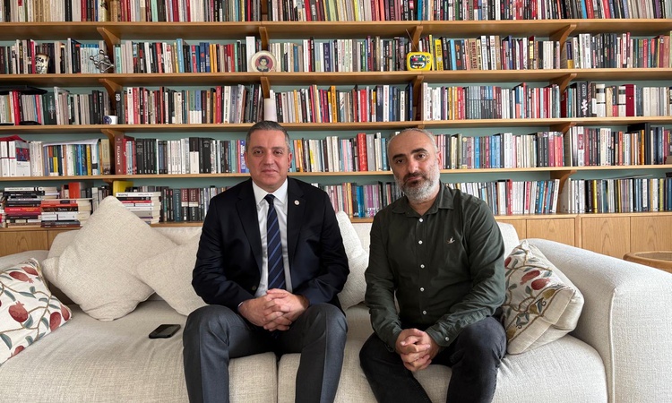 Kritik Açıklama: Ev hapsindeki gazeteci Saymaz, Barolar Birliği Başkanı Sağkan'a teşekkür etti - Son Dakika Bi