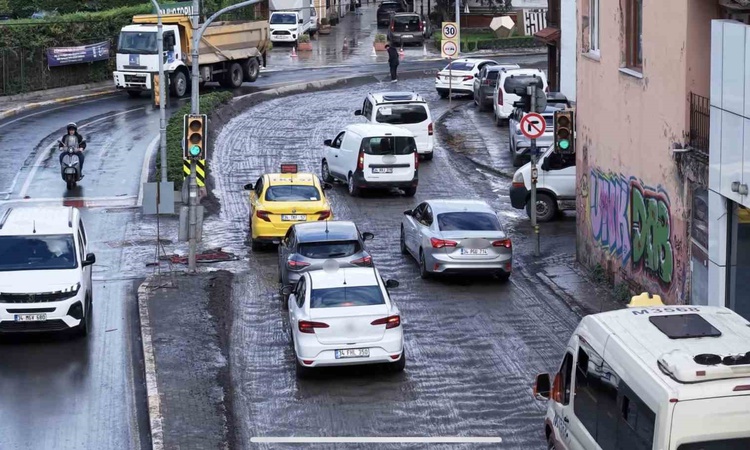 Kritik Açıklama: Eyüpsultan'da süren İSKİ yol çalışması trafiği ve toplu taşımayı felç etti | İşte Tüm Ayrıntı