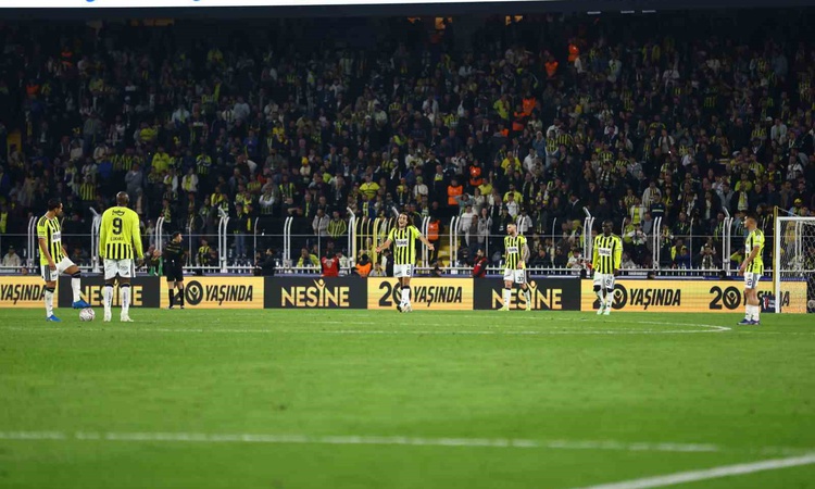 Kritik Açıklama: Fenerbahçe evinde Göztepe'ye 2-1 yenilip liderin 9 puan gerisine gerileme kaydetti | İşte Tüm