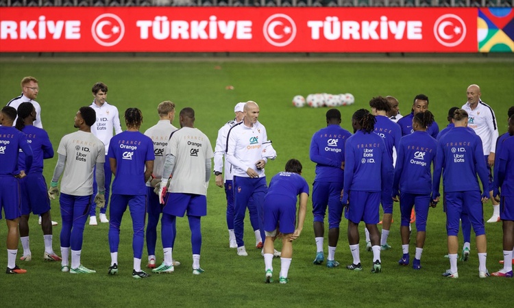 Kritik Açıklama: Fransa, A Milli Futbol Takımı maçı öncesi Kocaeli'de hazırlıklarını tamamladı | İşte Tüm Ayrı