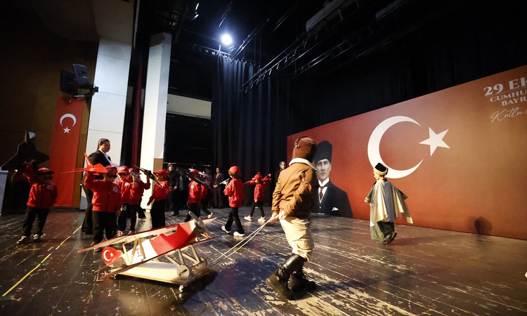 Kritik Açıklama: Gaziantep ve çevre illerde Cumhuriyet'in 103. yıl dönümü kutlanıyor - Son Dakika Bilgileri