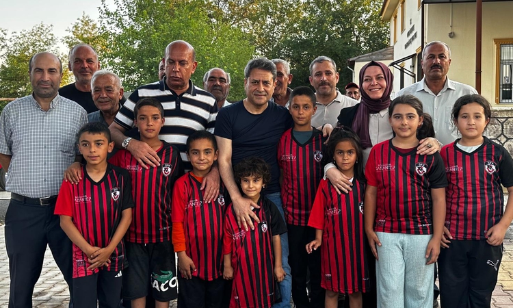 Kritik Açıklama: Gaziantep FK forması giydirdi, hedef alındı! Yeni Partili isimden milletvekili Ali Şahin'e sk