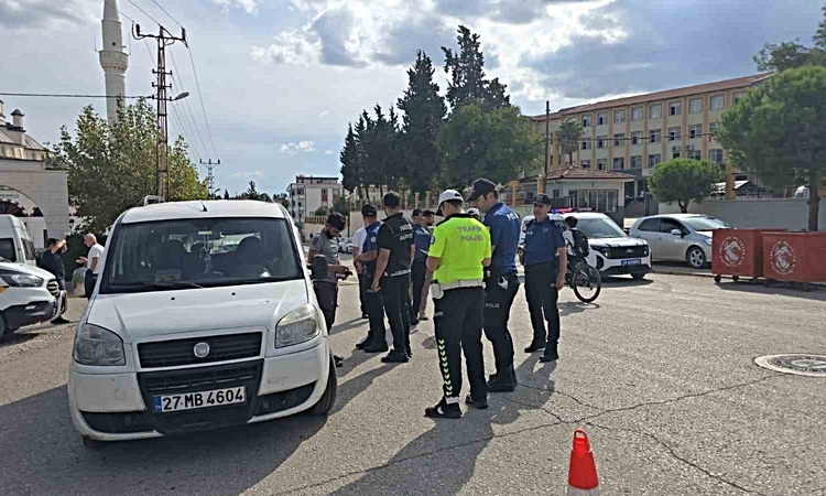 Kritik Açıklama: Gaziantep İslahiye'de polis okul çevresinde denetim yaptı, 71 mahallede tedbir alındı
