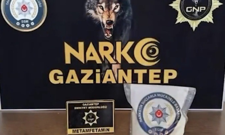 Kritik Açıklama: Gaziantep'te araçta 1 kilo metamfetamin ele geçirildi, 2 şüpheli yakalanarak gözaltına sevk e