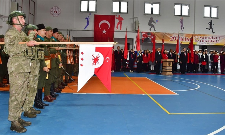 Kritik Açıklama: Gelibolu Spor Salonu'nda Cumhuriyet'in 103. yıl dönümü töreni düzenlendi - Son Dakika Bilgile