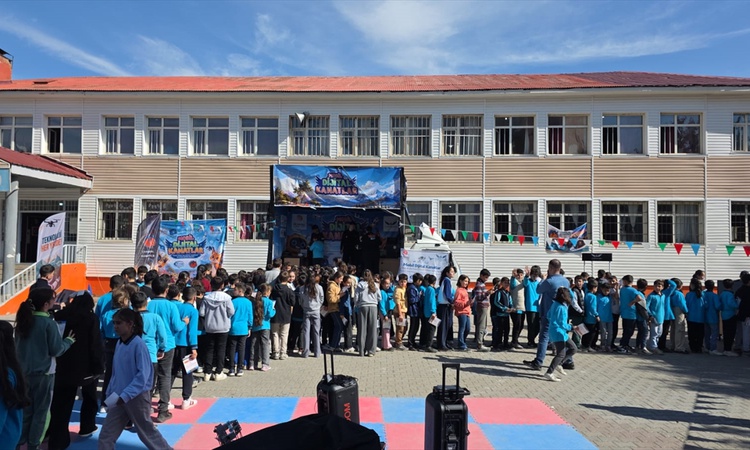 Kritik Açıklama: Güroymak'ta Fatih Ortaokulu'nda öğrencilere STEM ve robotik eğitimi verildi ve Merak Edilenle