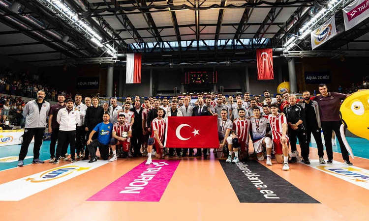 Kritik Açıklama: Halkbank Erkek Voleybol Takımı, Spor Toto'yu 3-2 yenerek turnuvayı 3. tamamladı