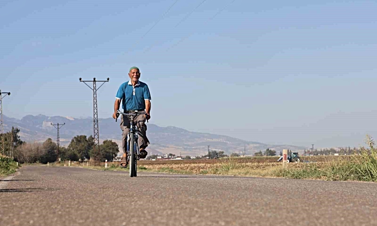Kritik Açıklama: Hatay'da 85 yaşındaki Hacı Bayram Yıldız, 35 yıldır bisikletle günde 20 km yol kat ediyor. ve